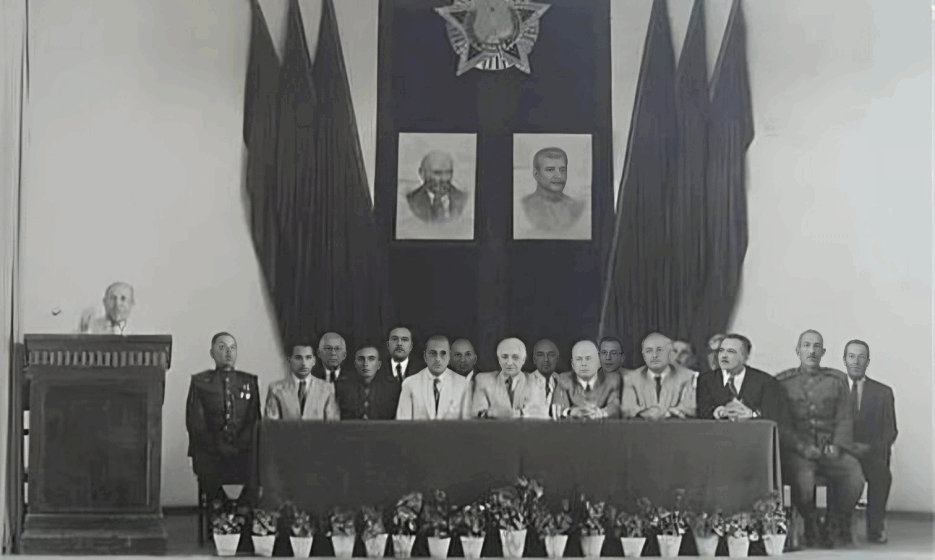 Die Abspaltung Aserbaidschans und Kordestans von Iran im Jahr 1945 Die Abspaltung Aserbaidschans und Kordestans von Iran im Jahr 1945