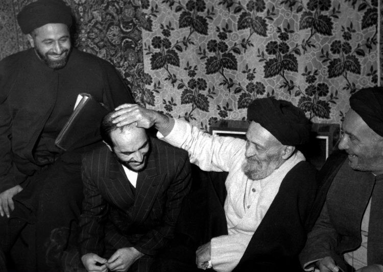 Khalil Tahmasbi, Seite an Seite mit Ayatollah Kashani.