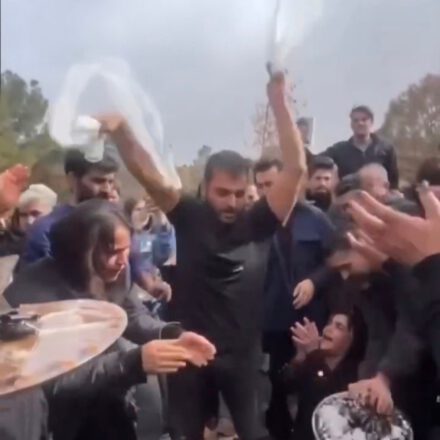 Warum klatschen und tanzen Iraner bei den Trauerfeiern ihrer jungen Verstorbenen? tanzen