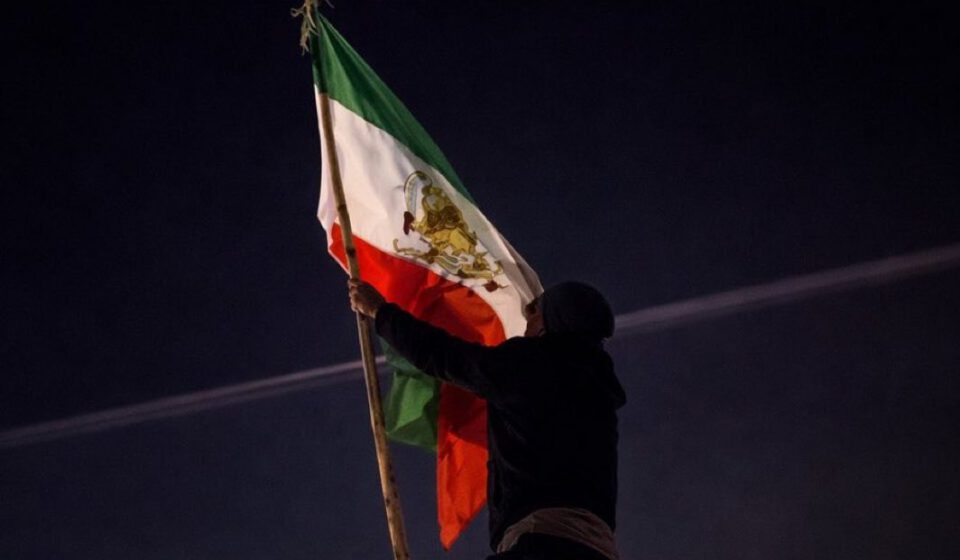 Iran am Rande des Zusammenbruchs und die Notwendigkeit, über eine Alternative nachzudenken